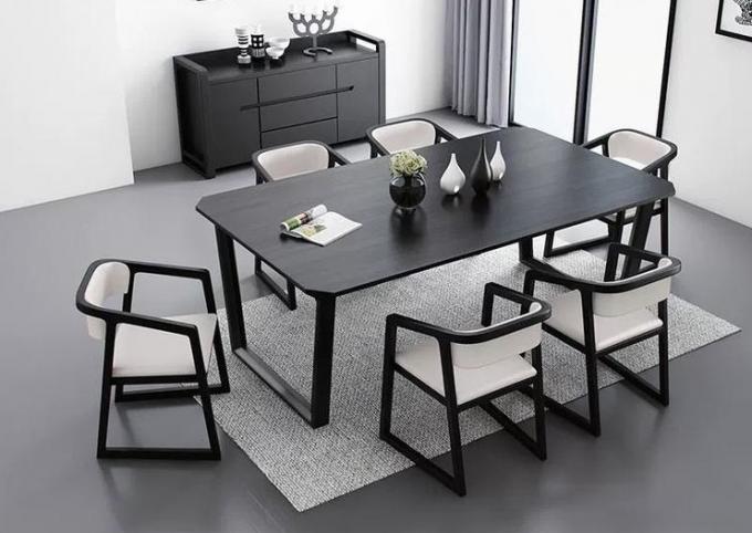 유럽 노인 중국은 가죽 참나무에게 식당 의자를 만들어주었습니다