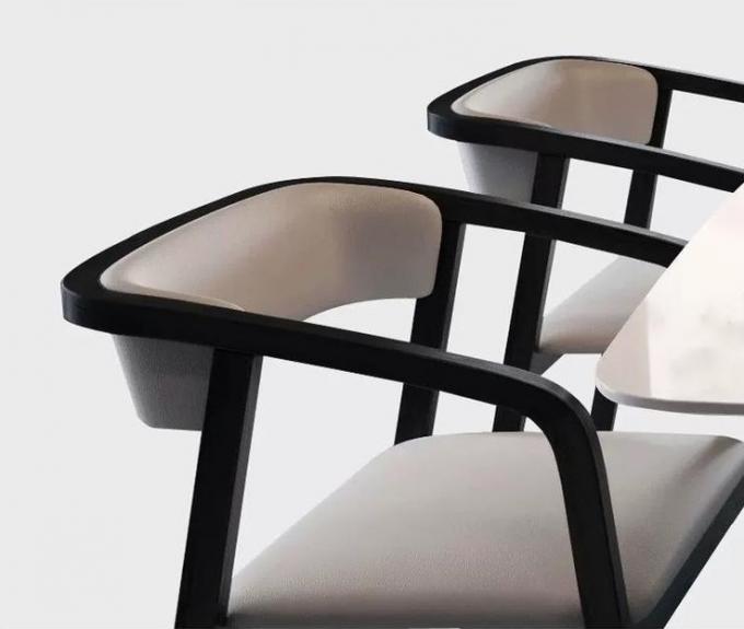 유럽 노인 중국은 가죽 참나무에게 식당 의자를 만들어주었습니다